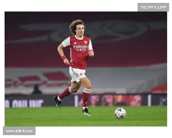 大卫路易斯在足球场上的多重角色与战术价值解析