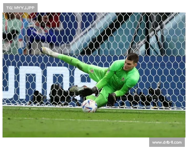 守门员如何判断点球方向并提高扑救成功率的技巧与训练方法